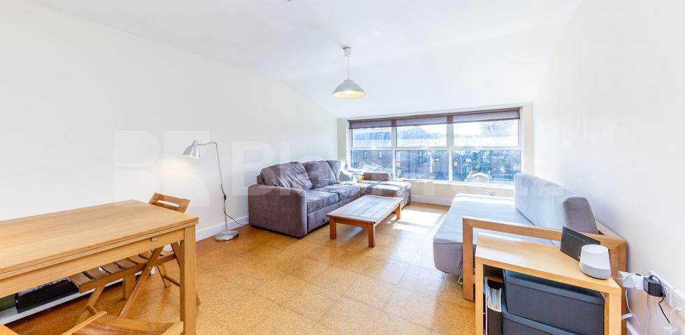 			HUGE ONE BED MINS TO TUBE!, 1 Bedroom, 1 bath, 1 reception Flat			 Mackenzie Road, Holloway